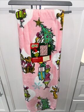 The Grinch Cindy Lou Plush Throw Blanket